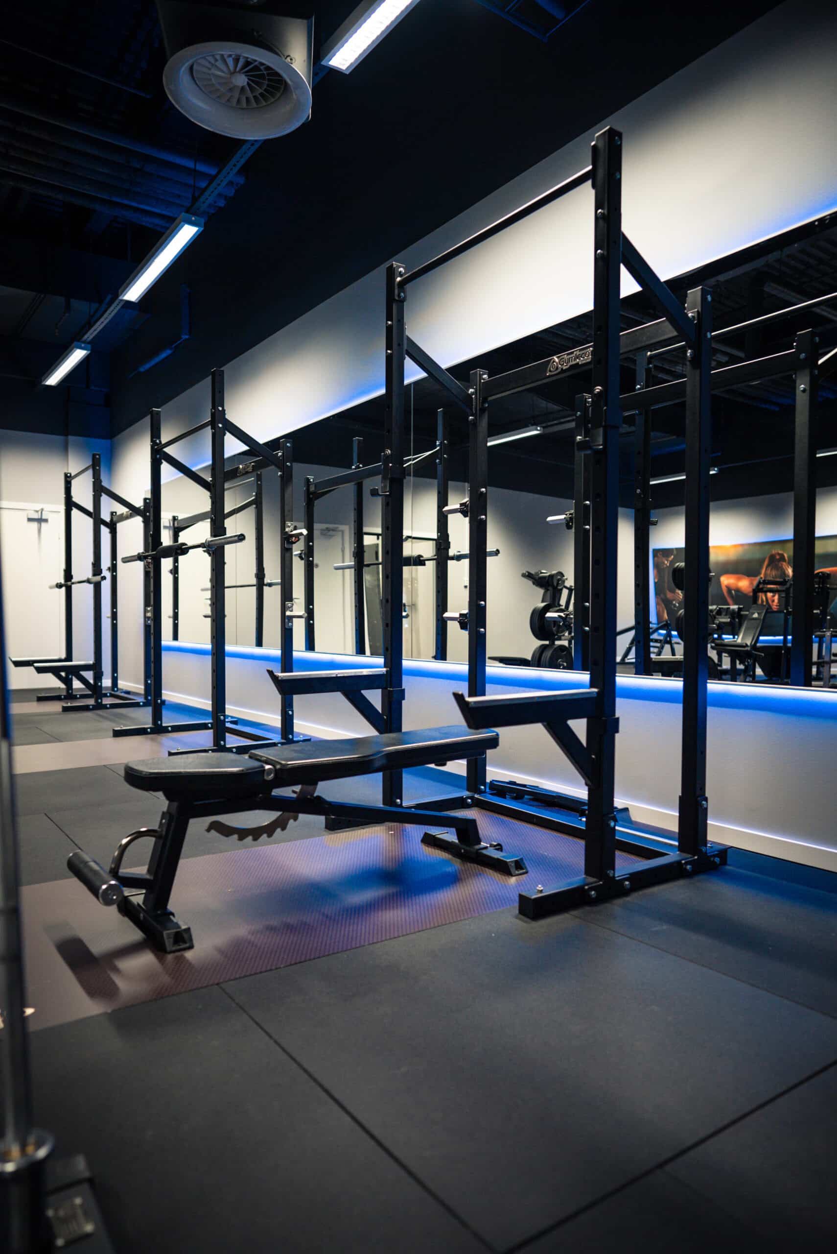 848-half-rack-club-fitness-with-bench