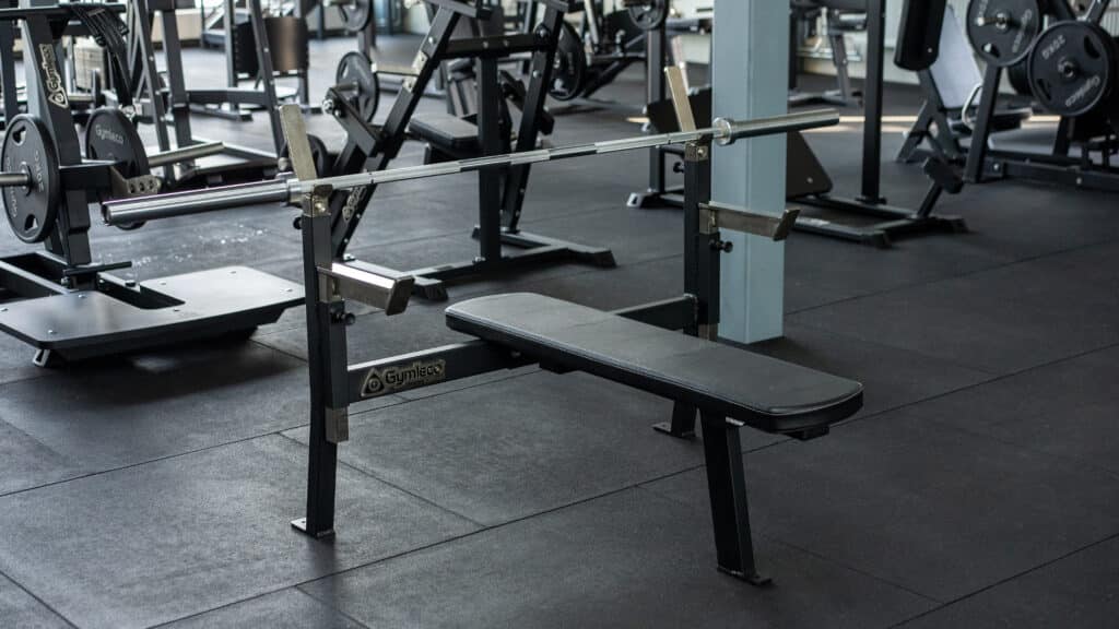 122rs Bench Press with Safety Bar Support