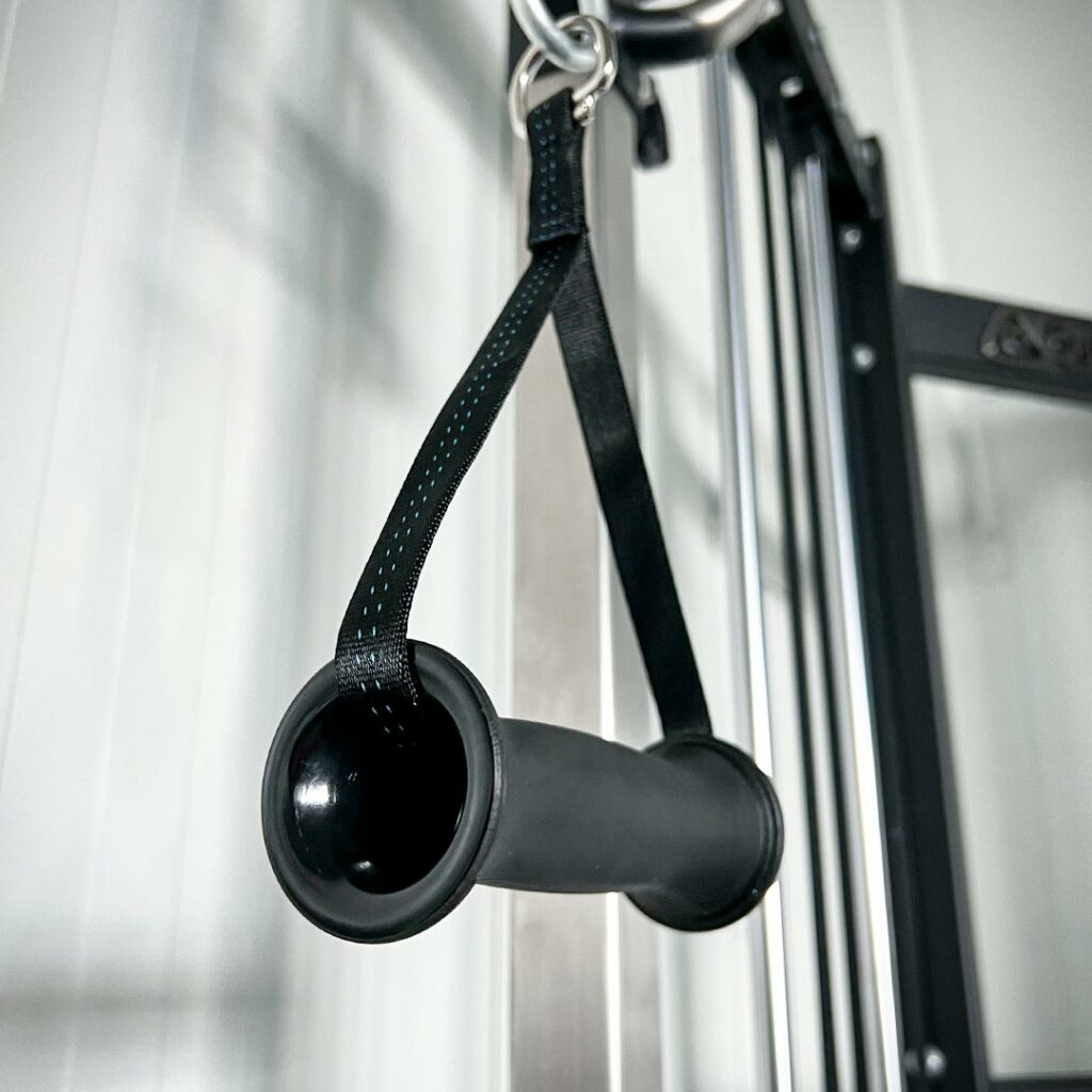 Single grip rubber handle in dual pulley at gym