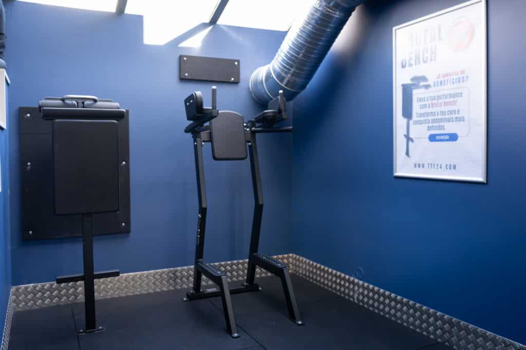 Gymleco Leglift with Dip bar in a gym