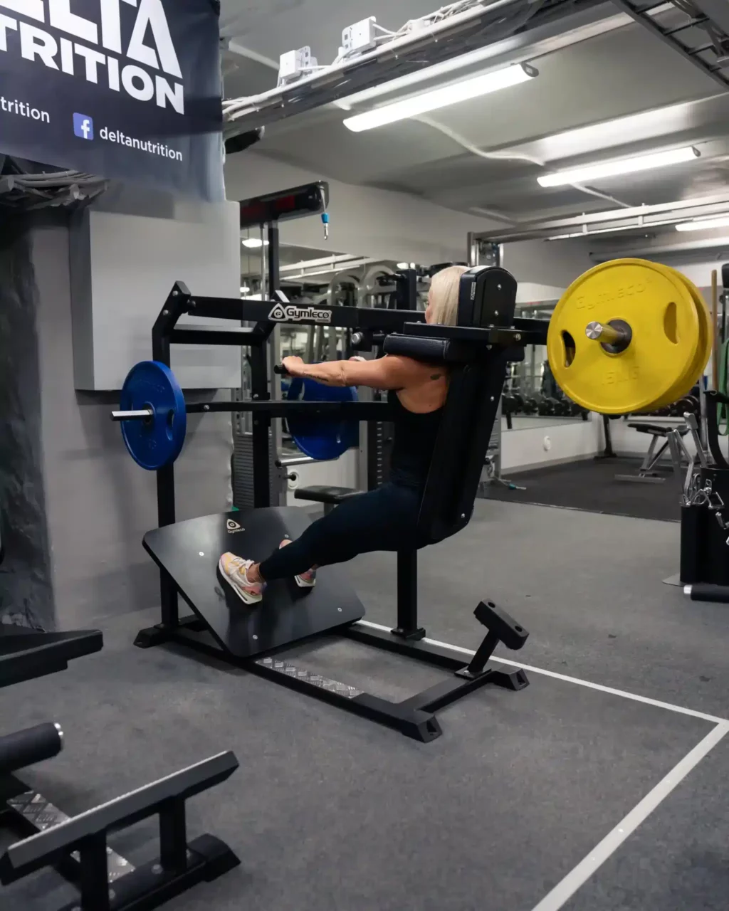 delta-gym-pendulum-squat