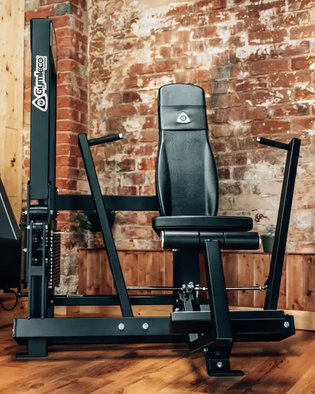 321 Seated Wide Chest Press bröstpress gymleco selectorized gym machine viktmagasinmaskin empowher